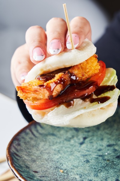 Bao relleno de langostino crujiente